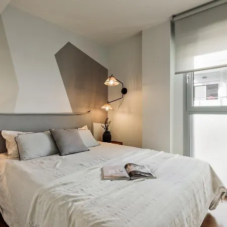 Apartment Emporda - 2 Bedrooms In Eixample Esquerra